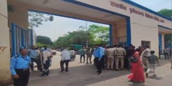 सागर के बुंदेलखंड मेडिकल कॉलेज में प्रसूता की मौत पर हंगामा, परिजनों ने लापरवाही का आरोप लगाया