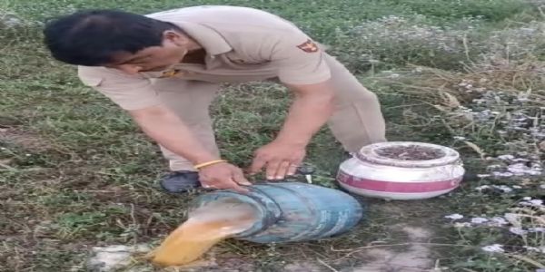 कठुआ पुलिस का बड़ा एक्शन, 250 लीटर लाहन नष्ट