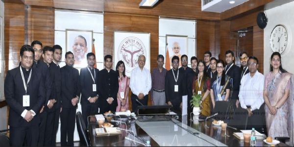 प्रशिक्षु आईएएस अधिकारियों ने मुख्य सचिव से की शिष्टाचार भेंट