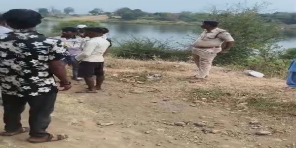 जबलपुर : अवैध रेत उत्खनन पर कार्रवाई के दौरान भगदड़, युवक की नर्मदा में डूबने से मौत