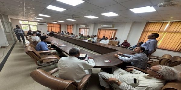 स्मार्ट मीटर को लेकर उपभोक्ताओं में भारी आक्रोश देखते हुए मीटरिंग का कार्य विभागीय नियंत्रण में कराने की मांग