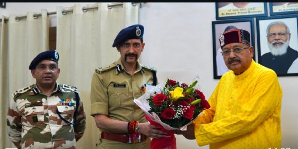आईटीबीपी के आईजी ने पर्यटन मंत्री काे दी चारधाम यात्रा के दाैरान सुरक्षा प्रबंधन की जानकारी