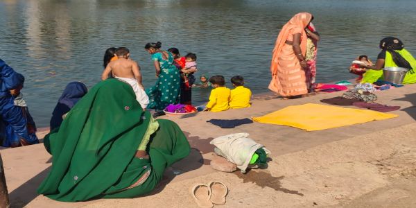 अनूपपुर: अक्षय तृतीया पर अमरकंटक में उमड़ा श्रद्धा का सागर, मां नर्मदा में भक्तों ने लगाई आस्था की पुण्य डुबकी