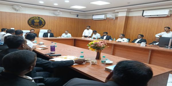 डालसा ने बैठक कर मोटर व्हीकल्स के मामलों के त्वरित निष्पादन पर दिया जोर