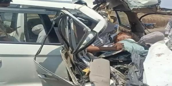 (अपडेट) मप्र के बड़वानी में बेकाबू टैंकर ने कार को मारी टक्कर, छह युवकों की मौत