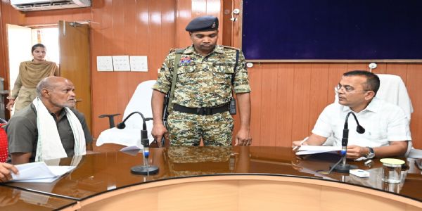 जांजगीर-चांपा: कलेक्टर ने जनदर्शन में सुनी लोगों की समस्याएं