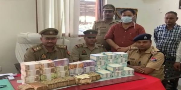 वाराणसी जंक्शन के प्लेटफार्म से 16 लाख रुपये बरामद