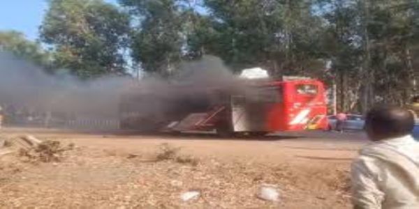 रायसेन: चलती स्लीपर बस में लगी आग, यात्रियों में मची भगदड़, कूदकर बचाई जान