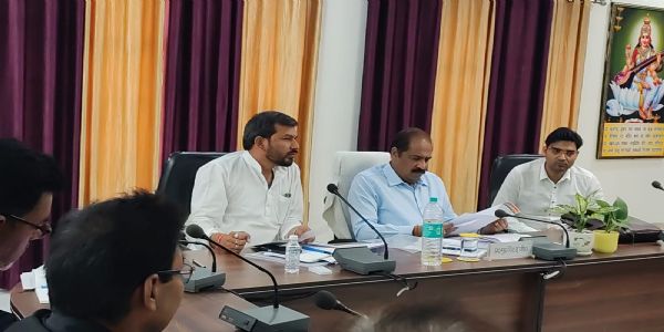 पीसीईई के इज्जतनगर दौरे पर रेल कर्मचारियों की समस्याओं का मुद्दा गरमाया, सौंपा गया ज्ञापन