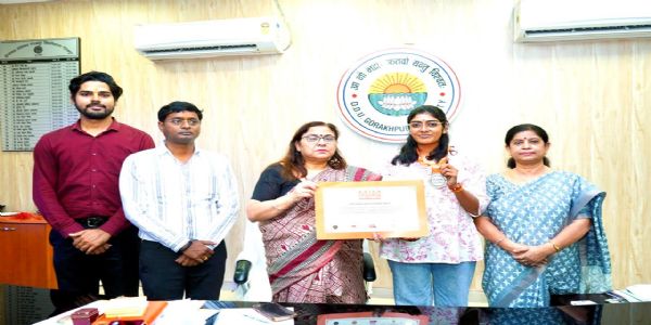 गोरखपुर विश्वविद्यालय की छात्रा अंजलि मिश्रा ने रचा इतिहास