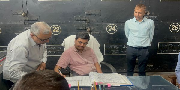 जनपद में सुशासन एवं पारदर्शिता के साथ किया जाएगा कार्य : जिलाधिकारी