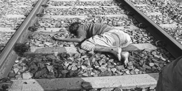 कोसी महासेतु के पास ट्रेन से कटकर अज्ञात युवक की मौत