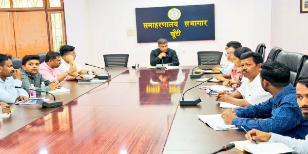 मुआवजा भुगतान के मामलों को लंबित न रखें अधिकारी : उपायुक्त