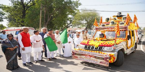 मुख्यमंत्री डॉ. यादव ने पारिवारिक संस्कृति व प्रेम, शांति, सद्भावना रथ को दिखाई हरी झण्डी