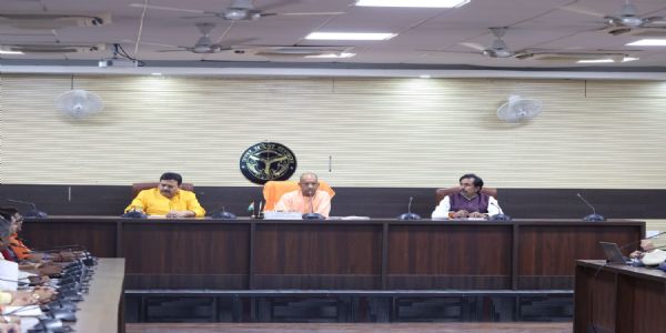प्रधानमंत्री मोदी के संभावित वाराणसी दौरे को लेकर मुख्यमंत्री योगी ने तैयारियों को परखा