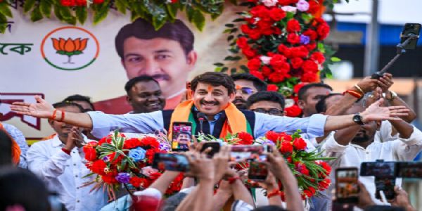 ‘मांग रहा बंगाल...’ गीत के जरिए मनोज तिवारी ने गरमाया चुनाव प्रचार, भाजपा सरकार बनाने की अपील