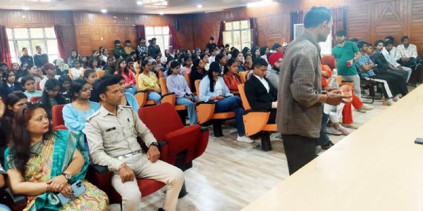 नैनीताल में डीएसबी परिसर में नशा विरोधी जागरूकता अभियान