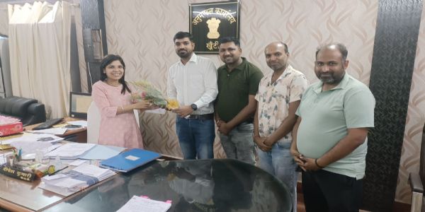 खूंटी में सिविल सेवा दिवस पर एसडीओ दीपेश कुमारी का सम्मान