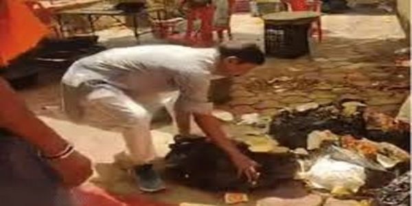 सिस्टम से नाराज भाजपा पार्षद ने खुद तगारी उठाकर साफ किया कचरा, भोपाल के वार्ड-48 में अफसरों की अनदेखी पर फूटा गुस्सा