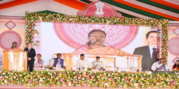 राष्ट्रपति द्रौपदी मुर्मु ने राउरकेला में प्लेनेटेरियम, साइंस सेंटर सहित कई परियोजनाओं का उद्घाटन किया