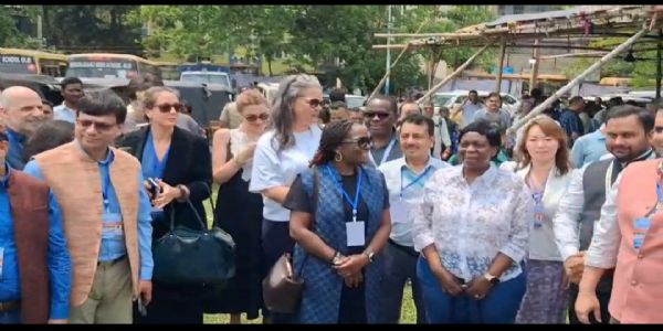 सिलीगुड़ी कॉलेज में बने डीसीआरसी केंद्र पहुंचे विदेशी टीम