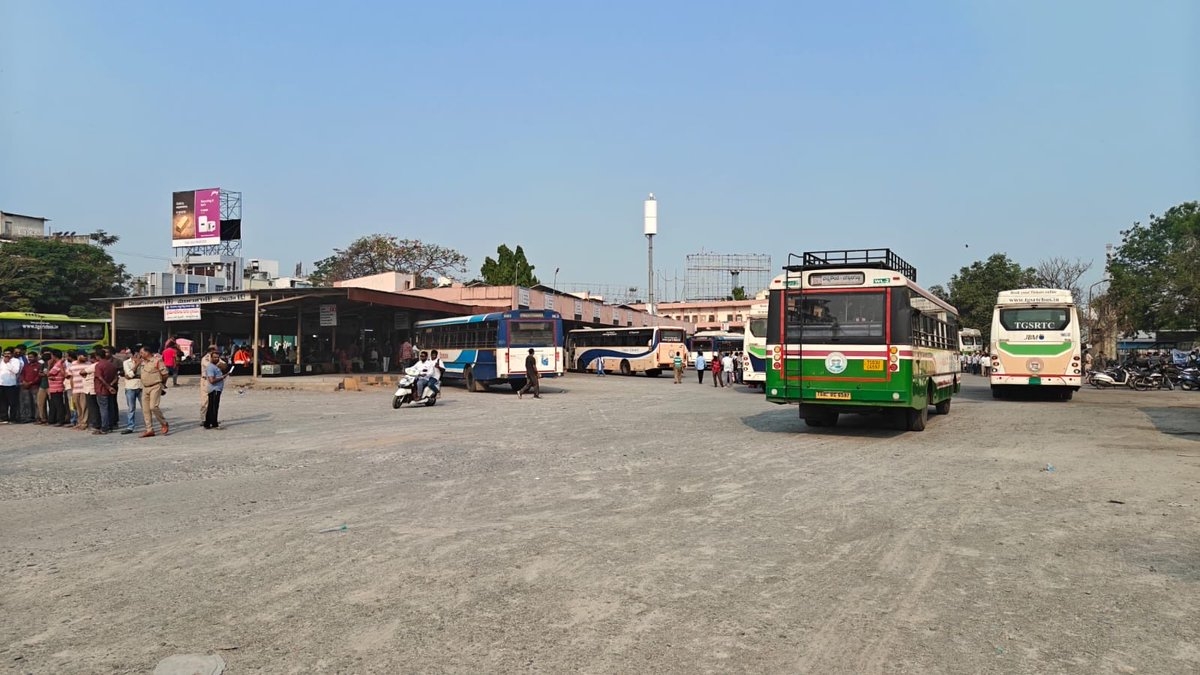 तेलंगाना थम गए सरकारी बसों के पहिए
