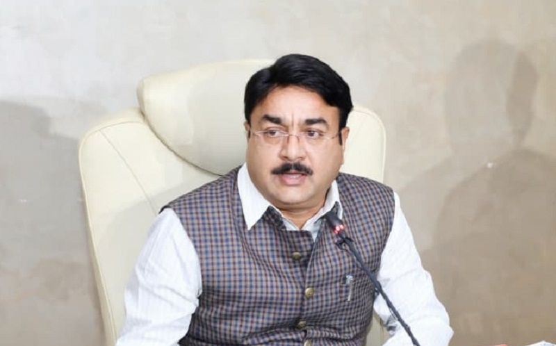 मंत्रि-परिषद की बैठक में लिए गए निर्णयों की जानकारी देते हुए राज्यमंत्री पटेल