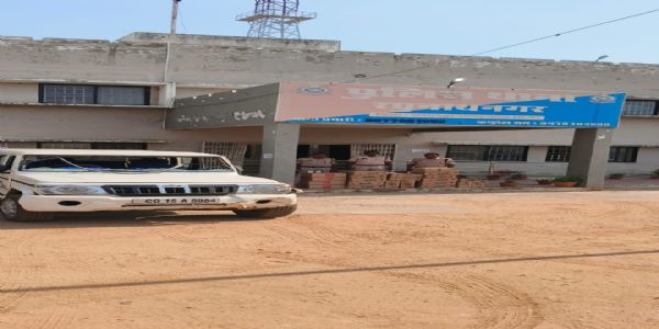 बलरामपुर : बोलेरो से 210 लीटर अवैध शराब जब्त, आरोपित फरार