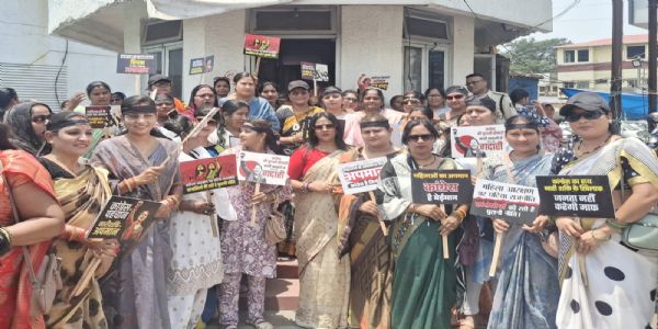 कोरबा: नारी शक्ति वंदन अधिनियम के विरोध पर भाजपा का प्रदर्शन, कांग्रेस का पुतला फूंका