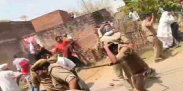 उप्र के गाजीपुर जिले में जमकर चले ईंट -पत्थर, कई सपाई और सिपाही घायल, 10 लाेग गिरफ्तार