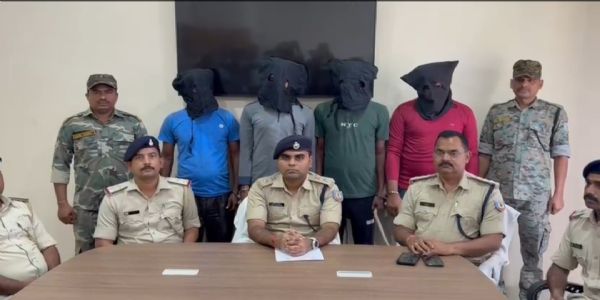 बाइक चोर गिरोह के चार अपराधी आठ बाइक के साथ गिरफ्तार