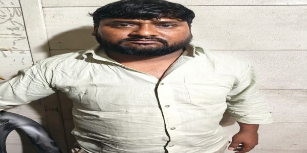 बारह साल से फरार पचास हजार का इनामी बदमाश गिरफ्तार