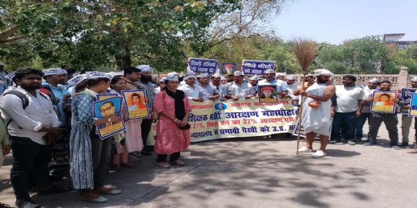 शिक्षक भर्ती मामले में आरक्षित वर्ग के अभ्यर्थियों ने किया विधानसभा के सामने प्रदर्शन