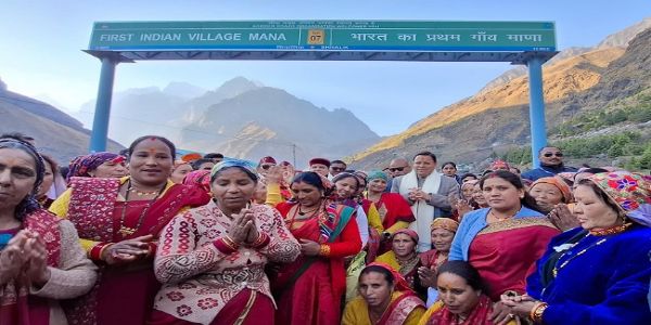 सीमांत गांव माणा पहुंचे सीएम, बोले-