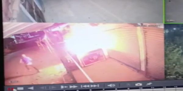 गुटखा उधार नहीं देने पर दुकान में लगाई आग