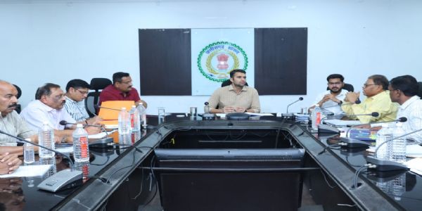 कलेक्टर की अध्यक्षता में रेडक्रॉस की बैठक आयोजित, स्वास्थ्य सेवाओं के विस्तार पर दिया गया जोर