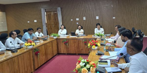 झांसी : नवागत जिलाधिकारी गौरांग राठी ने संभाला कार्यभार