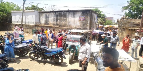 बाइक दुर्घटना में दो युवकों की मौत, एक गंभीर घायल