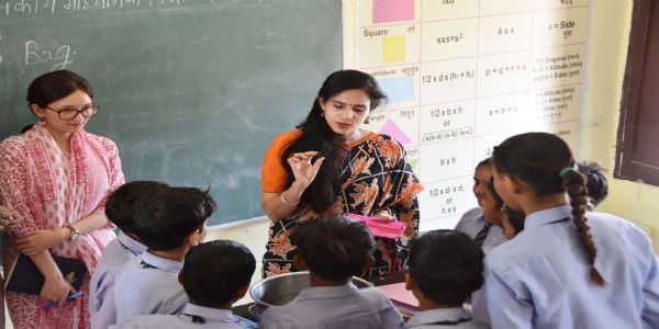 शिक्षक की भूमिका में आई कैथल की उपायुक्त,डीईओ को दिए सुधार के निर्देश