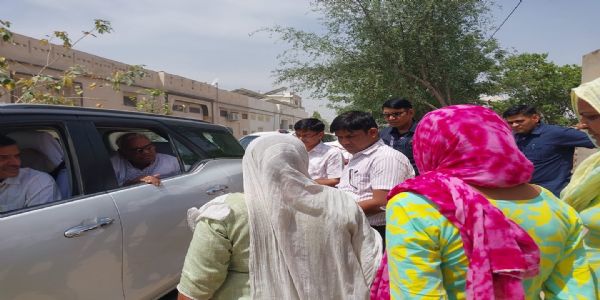 चिलचिलाती धूप में पैदल भ्रमण कर शिक्षा मंत्री ने परखी सफाई व्यवस्था, अधिकारियों को दिए आवश्यक निर्देश