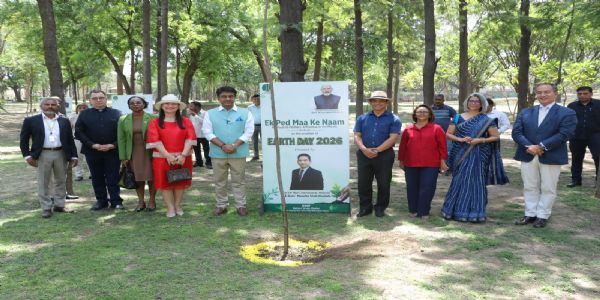 एनडीएमसी ने ‘एक पेड़ मां के नाम’ अभियान को ‘पृथ्वी दिवस’ पर विदेशी प्रतिनिधियों के साथ आगे बढ़ाया