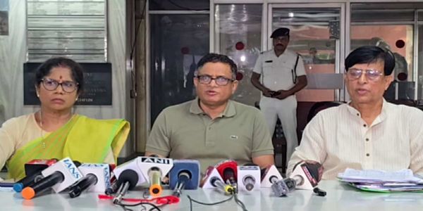 मेदिनीपुर में पुलिस पर पक्षपात का आरोप, 500 तृणमूल कार्यकर्ता गिरफ्तार : तृणमूल नेताओं का दावा