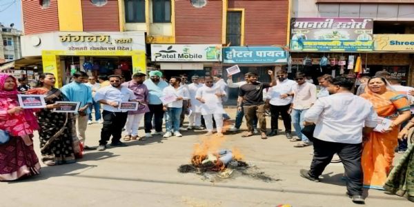 नारी शक्ति वंदन अधिनियम के विरोध पर युवा मोर्चा ने फूंका राहुल गांधी का पुतला