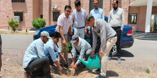 स्कूल-कॉलेजों में मनाया पृथ्वी दिवस