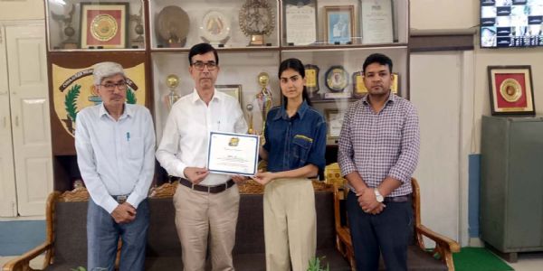 हिसार : जाट कॉलेज की छात्रा वंशिका ने युवा संसद में किया कॉलेज का प्रतिनिधित्व