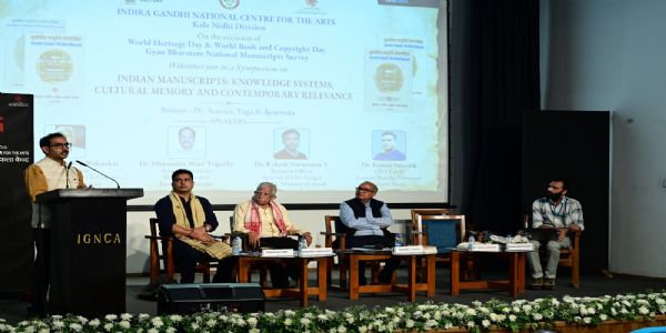 आईजीएनसीए में संगोष्ठी के आयोजन पर वक्ता मौजूद।