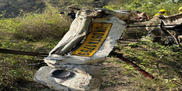 चंबा–कोटि मार्ग पर हुए सड़क हादसे में दुर्घटनाग्रस्त वाहन और राहत बचाव करती एसडीआरएफ।