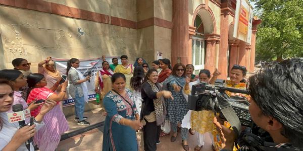 महिला कांग्रेस का पोस्टकार्ड अभियान, महिलाओं के लिए 33 प्रतिशत आरक्षण तत्काल लागू करने की मांग