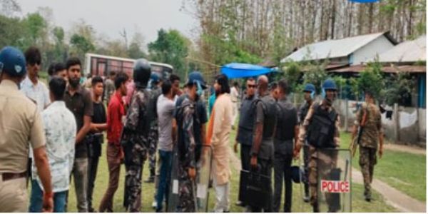 भाजपा प्रत्याशी निशीथ प्रमाणिक को घेरकर तृणमूल का प्रदर्शन