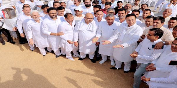 फसलों की एमएसपी पर खरीद का झूठ राग अलाप रही सरकार : सुरजेवाला